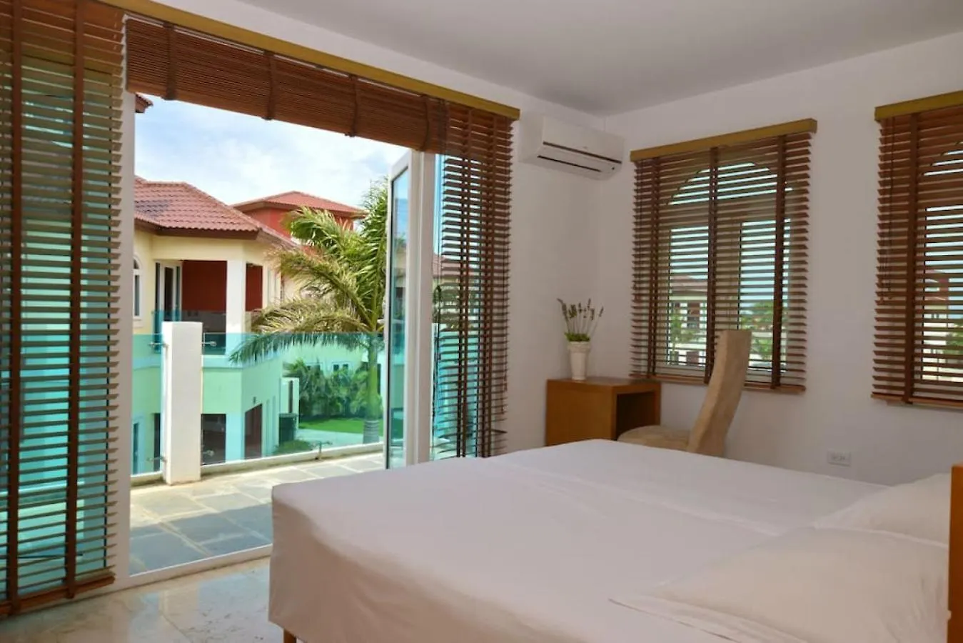 Private 7 Bedroom Villa And Pool Near Palm Beach Aruba