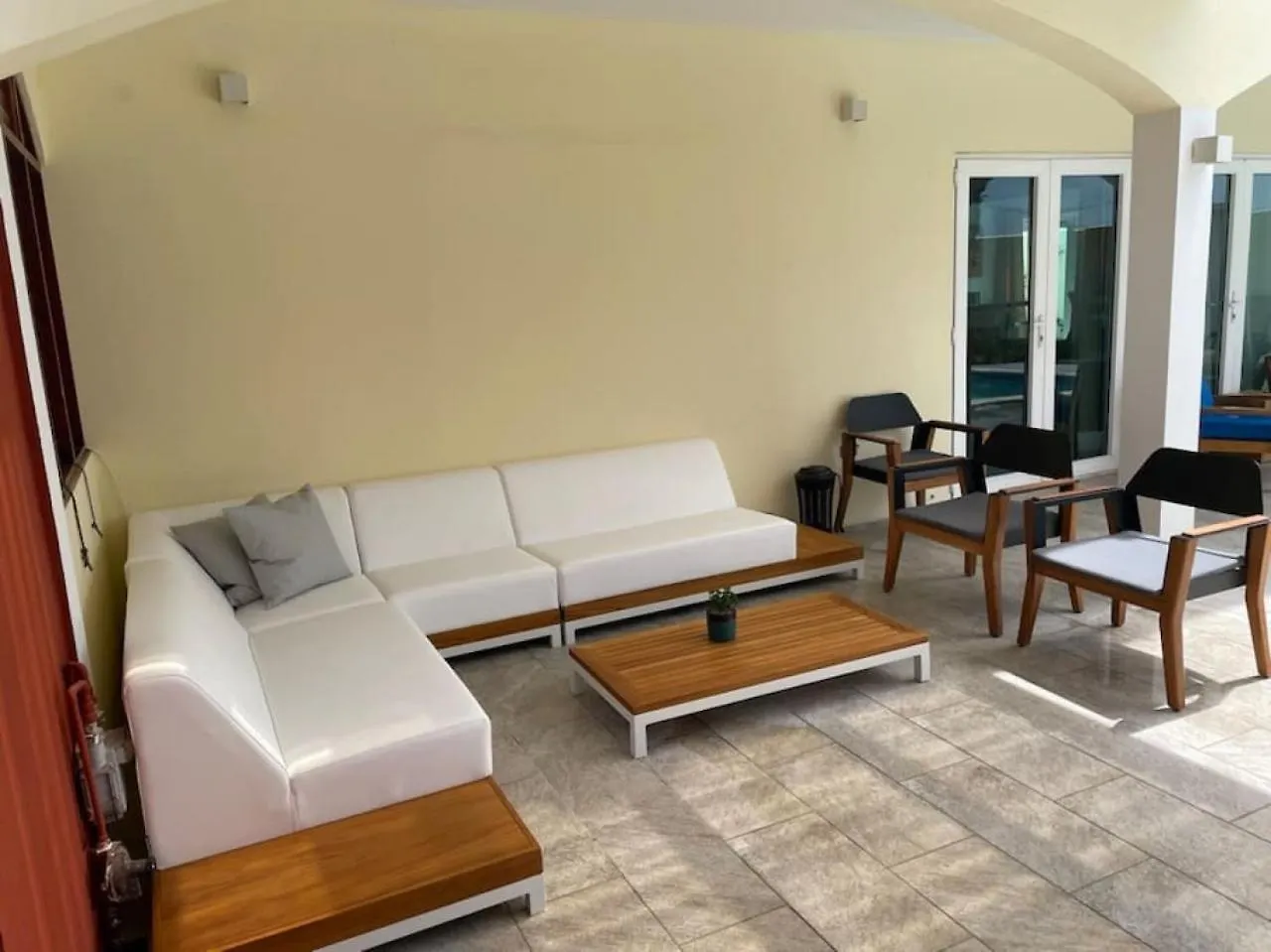 Private 7 Bedroom Villa And Pool Near Palm Beach