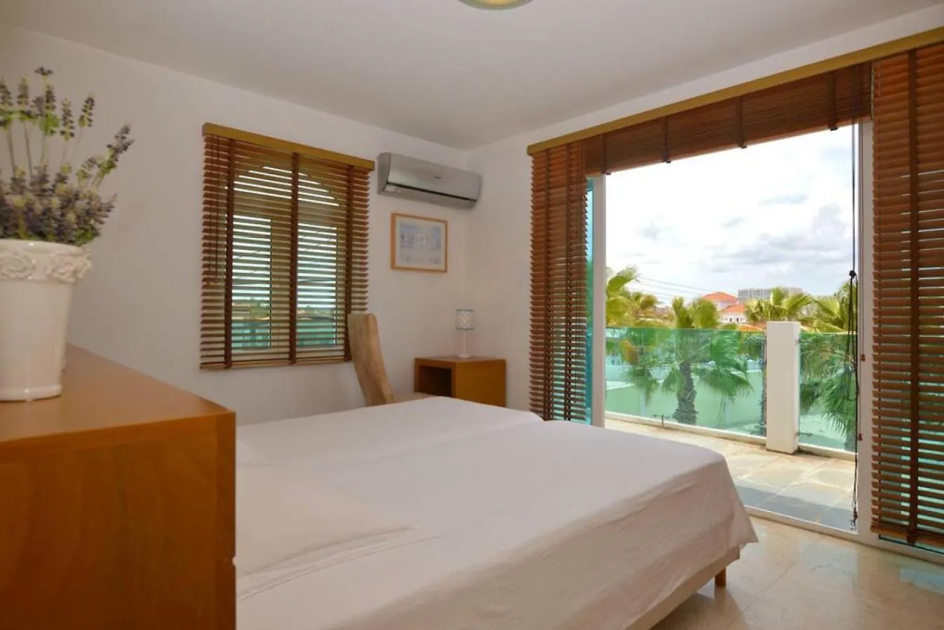 Private 7 Bedroom Villa And Pool Near Palm Beach 0*,