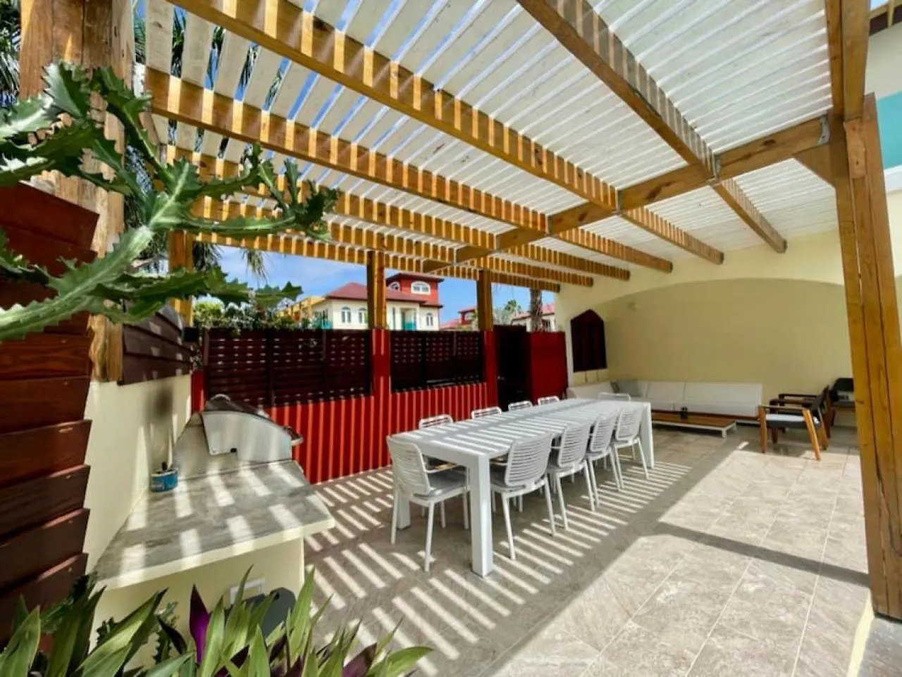 Private 7 Bedroom Villa And Pool Near Palm Beach